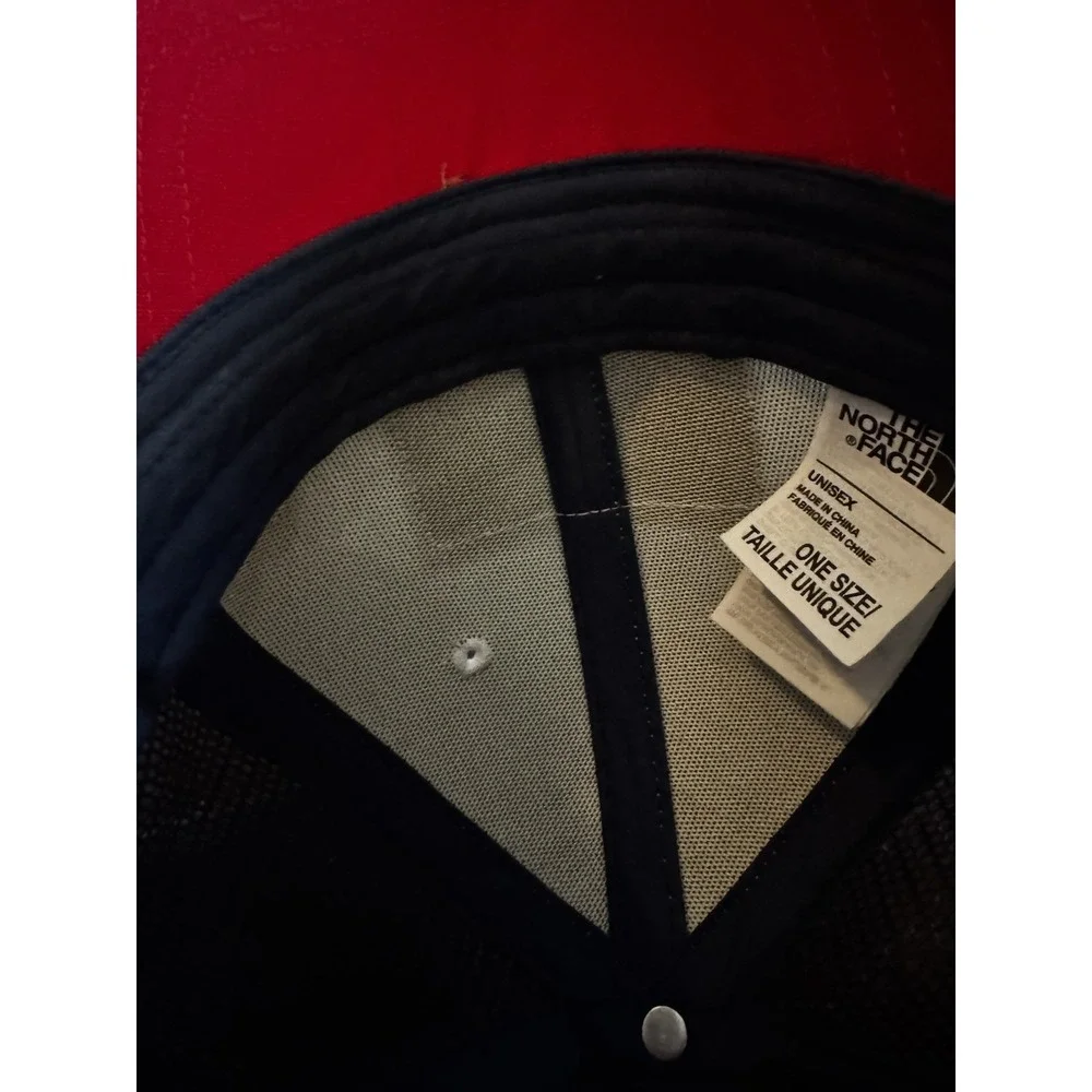 The North Face IC International Collection USA Flag Trucker Hat Snapback EUC CT2